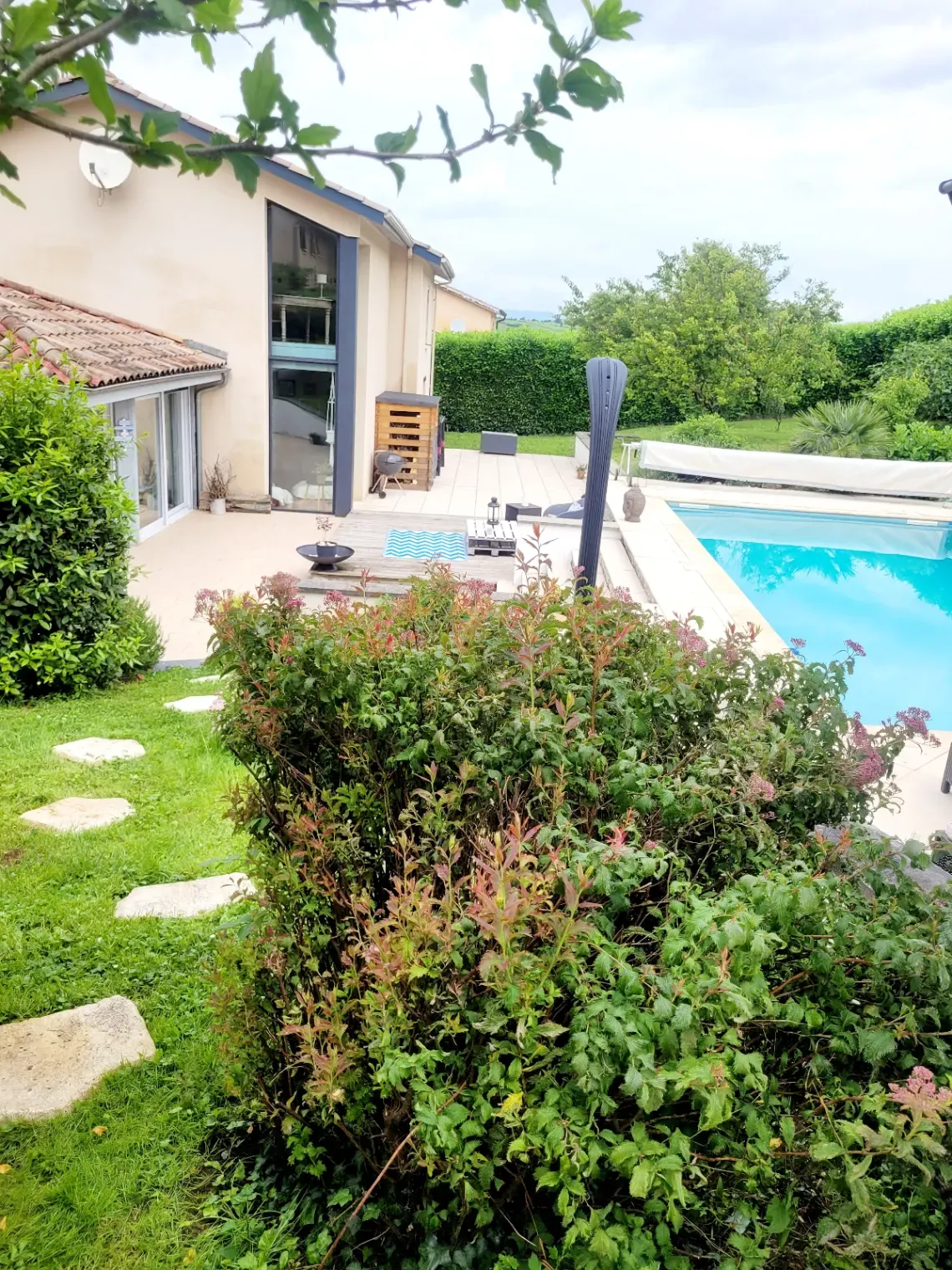 Villa de Luxe dans le Beaujolais avec Piscine pour Événements