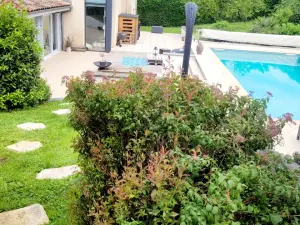Villa de Luxe dans le Beaujolais avec Piscine pour Événements