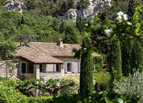 An Atypical and Exceptional Property in Provence in the heart of the Alpilles!