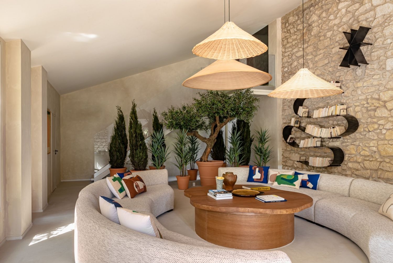 An Atypical and Exceptional Property in Provence in the heart of the Alpilles!