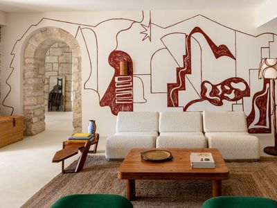 An Atypical and Exceptional Property in Provence in the heart of the Alpilles!