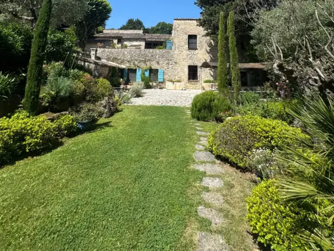 Un mélange exceptionnel de charme provençal et d'élégance contemporaine