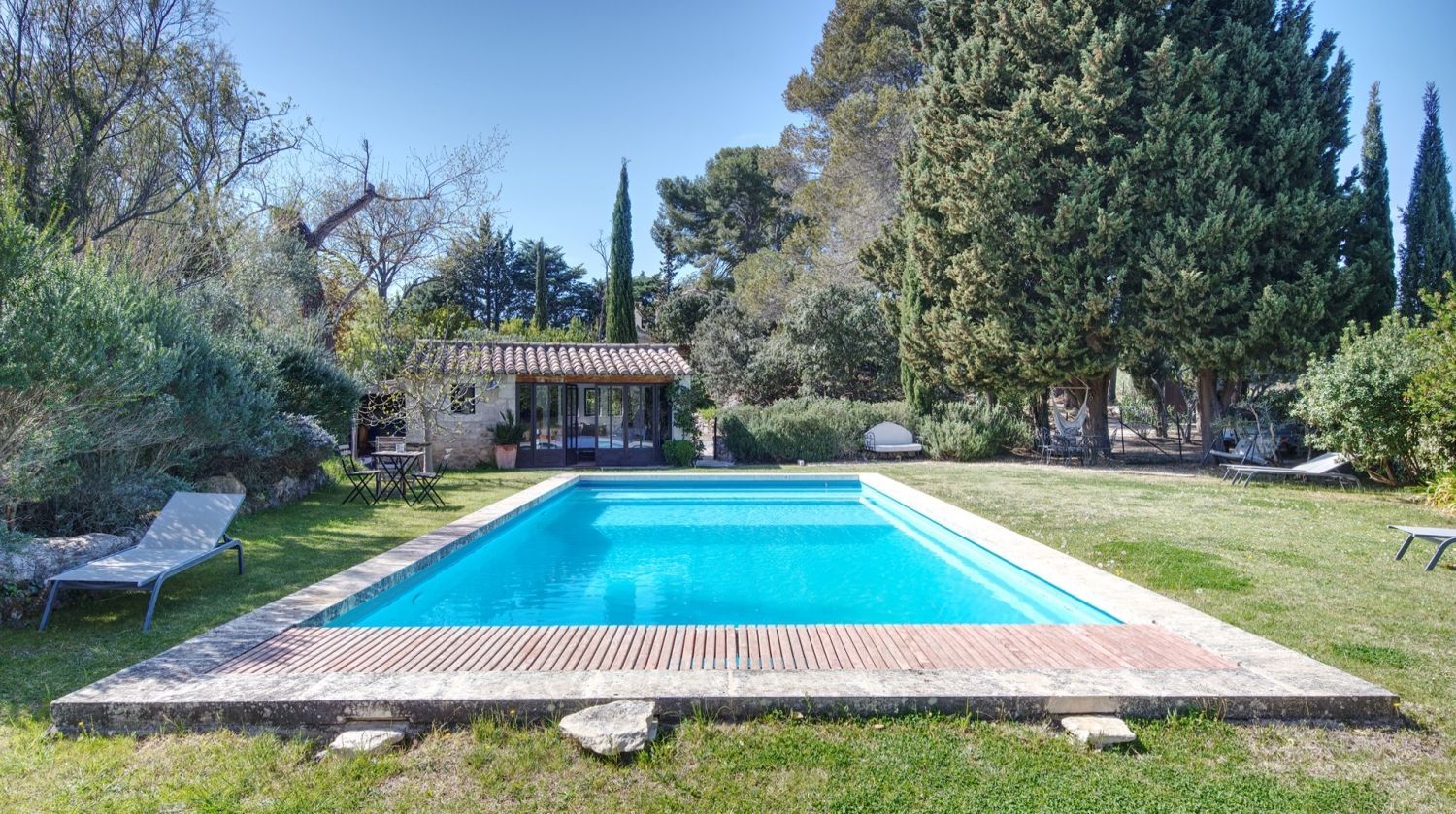 Mas in the Alpilles with swimming pool