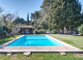 Mas in the Alpilles with swimming pool