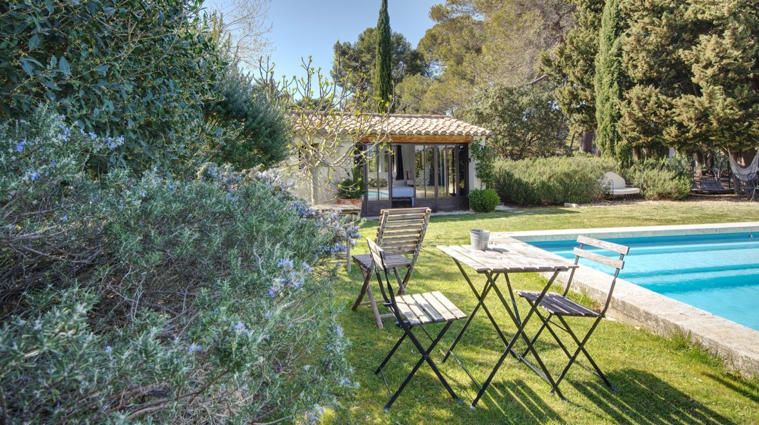 Mas in the Alpilles with swimming pool