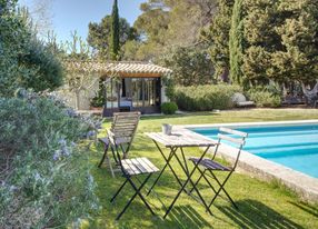 Mas in the Alpilles with swimming pool