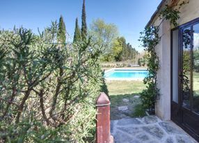 Mas in the Alpilles with swimming pool