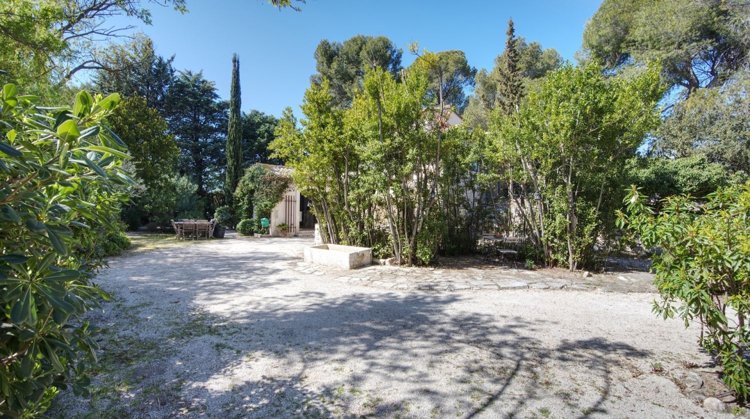 Mas in the Alpilles with swimming pool