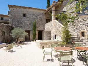 Magnifique Mas Provençal du 18ème siècle près d'Uzès