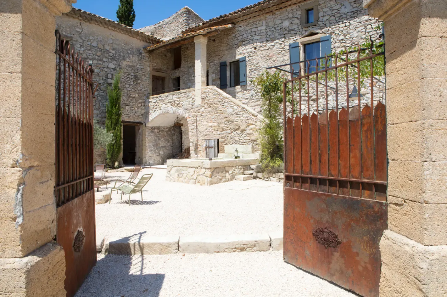 Magnifique Mas Provençal du 18ème siècle près d'Uzès
