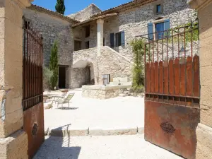 Magnifique Mas Provençal du 18ème siècle près d'Uzès