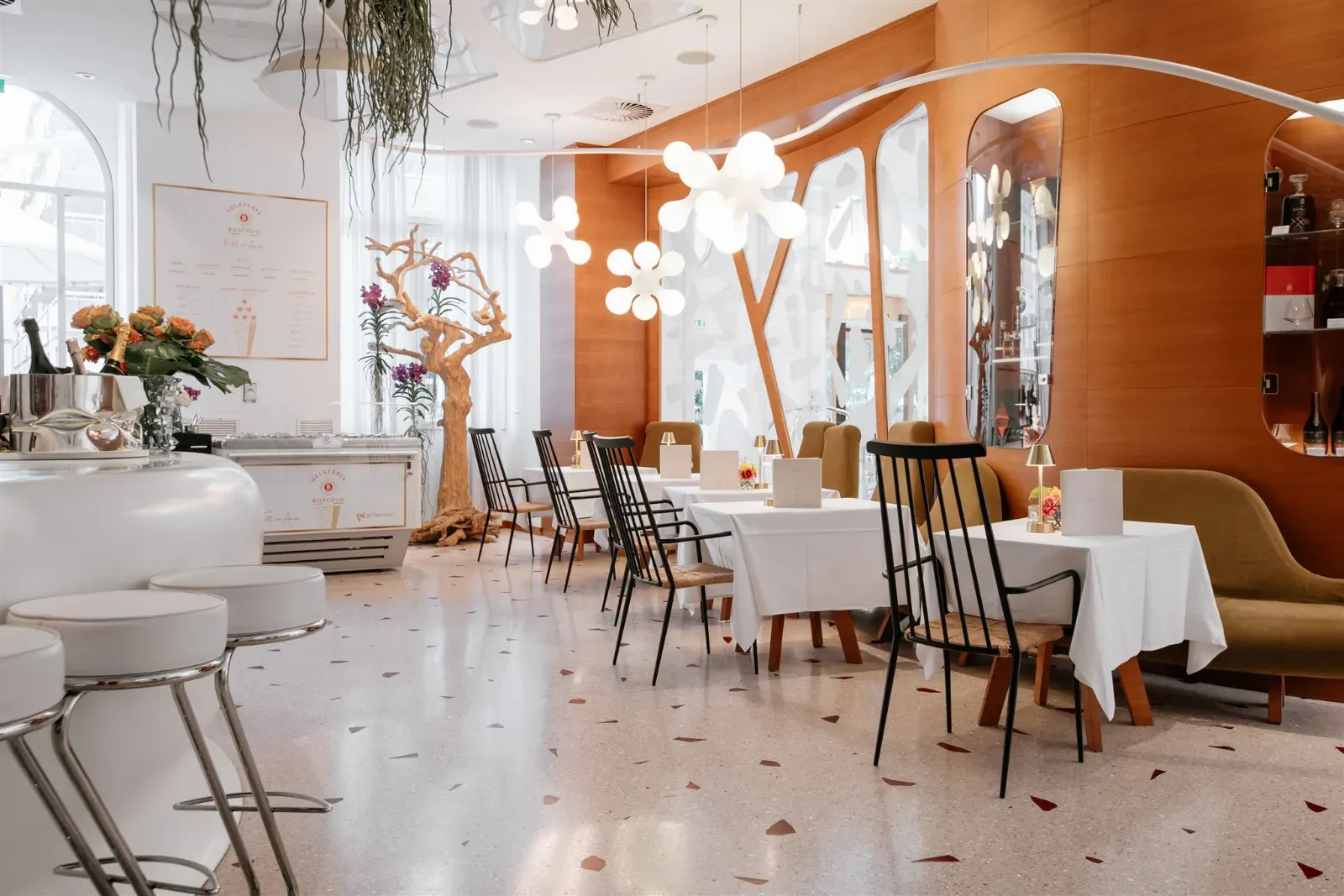 Italian-Themed Bar in Nice for private & professional events