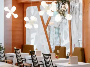 Italian-Themed Bar in Nice for private & professional events