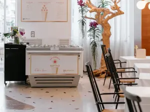 Italian-Themed Bar in Nice for private & professional events