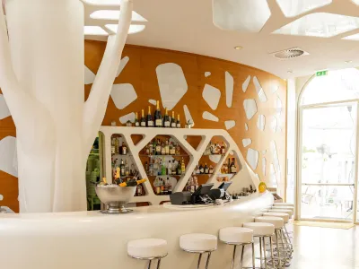 Italian-Themed Bar in Nice for private & professional events