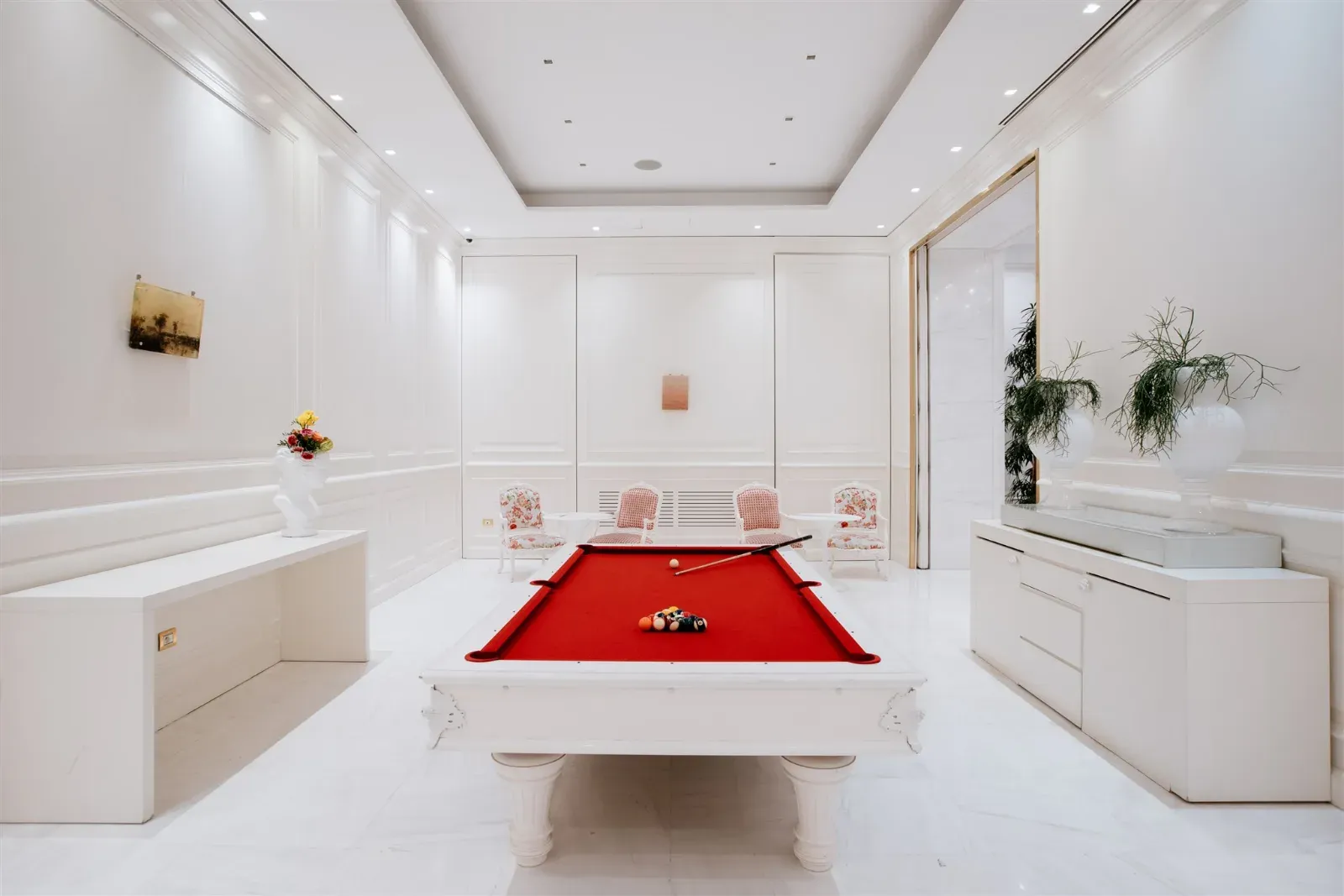 Intimate salon for private cocktails