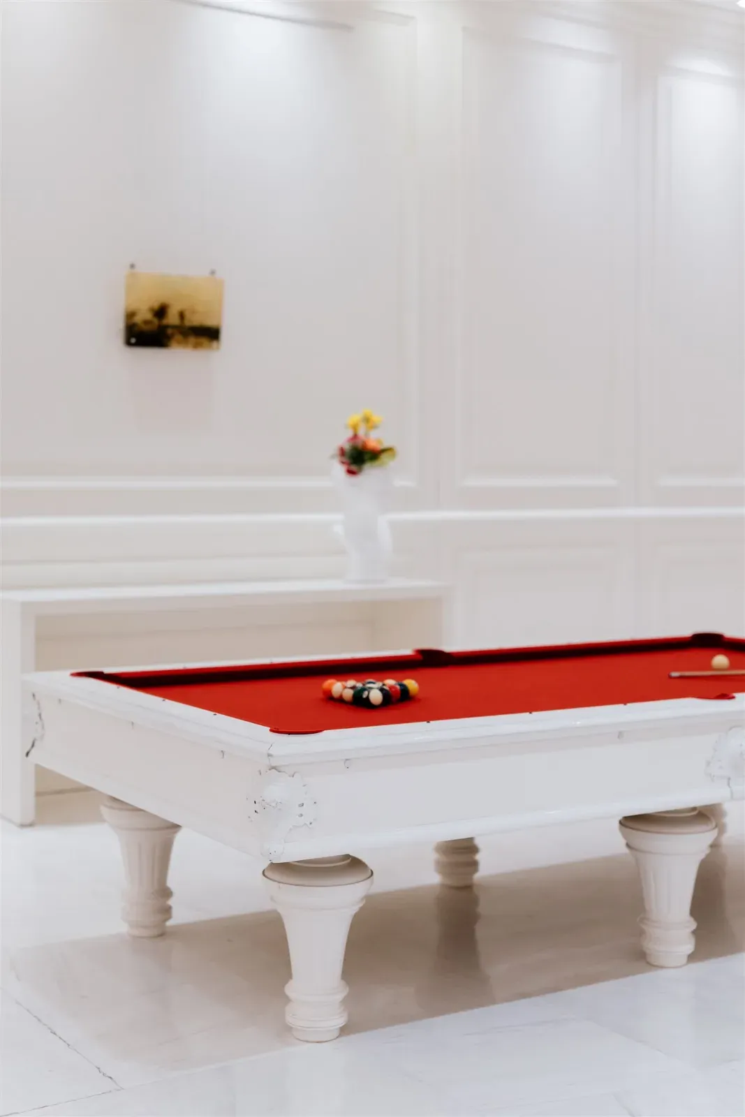 Intimate salon for private cocktails