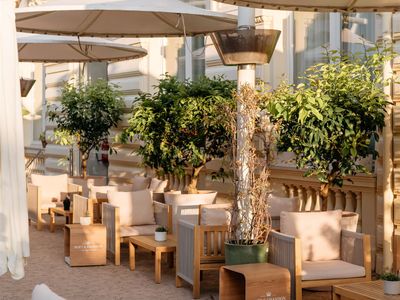 Italian Bar Terrace with Mediterranean Flavors in Nice