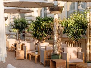 Italian Bar Terrace with Mediterranean Flavors in Nice