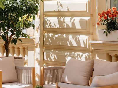 Italian Bar Terrace with Mediterranean Flavors in Nice