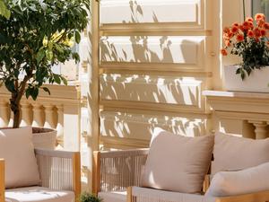Italian Bar Terrace with Mediterranean Flavors in Nice