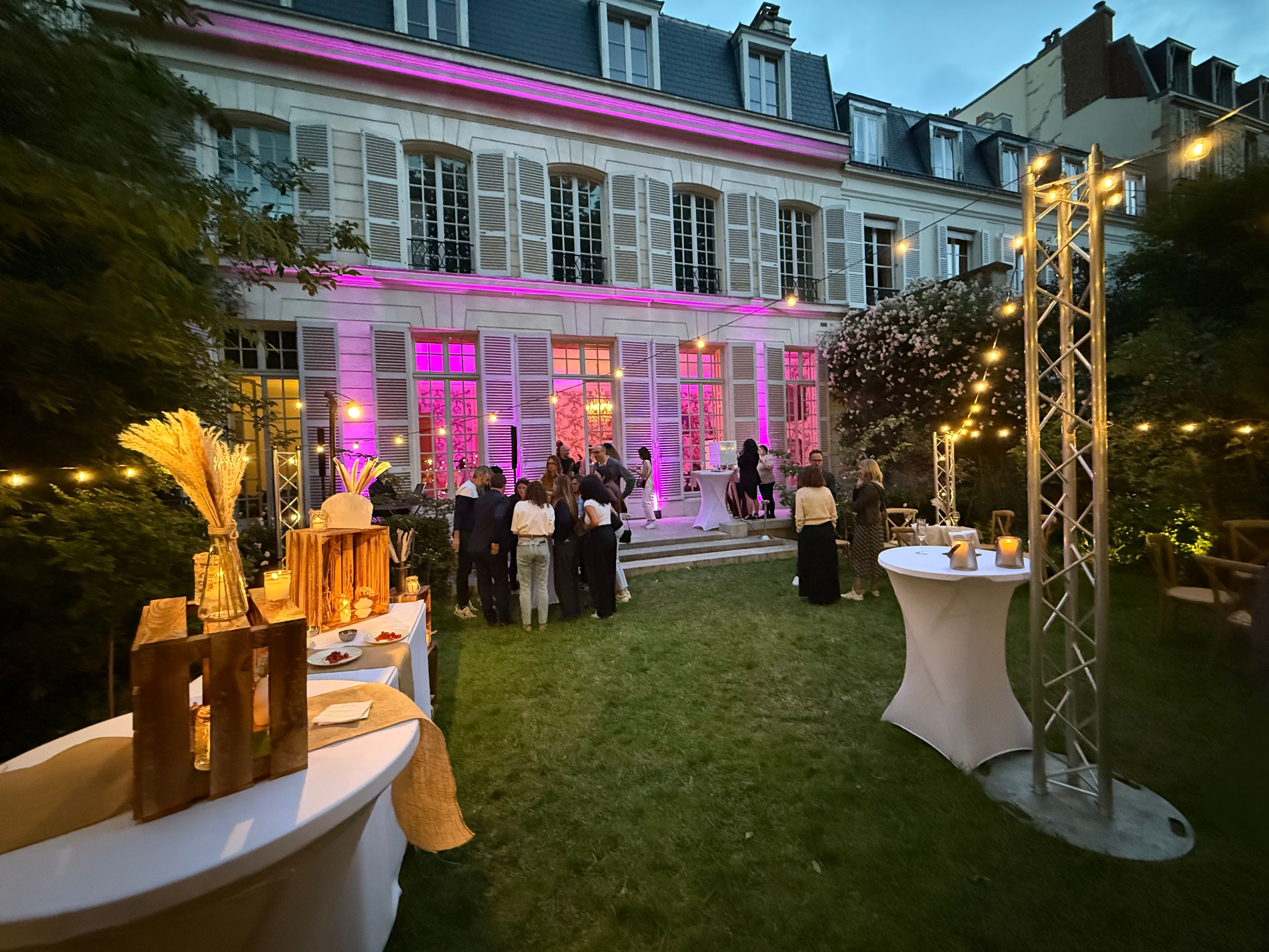 Manoir Privé Élégant avec Jardin à Paris | Lieu Historique pour Événements