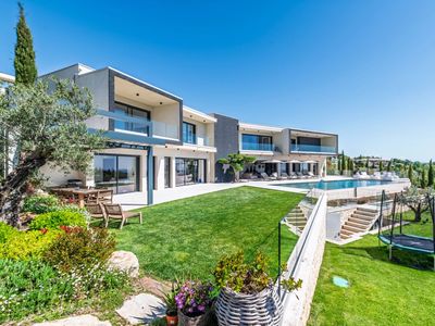 Luxury Contemporary Villa with Sea Views Near Cannes