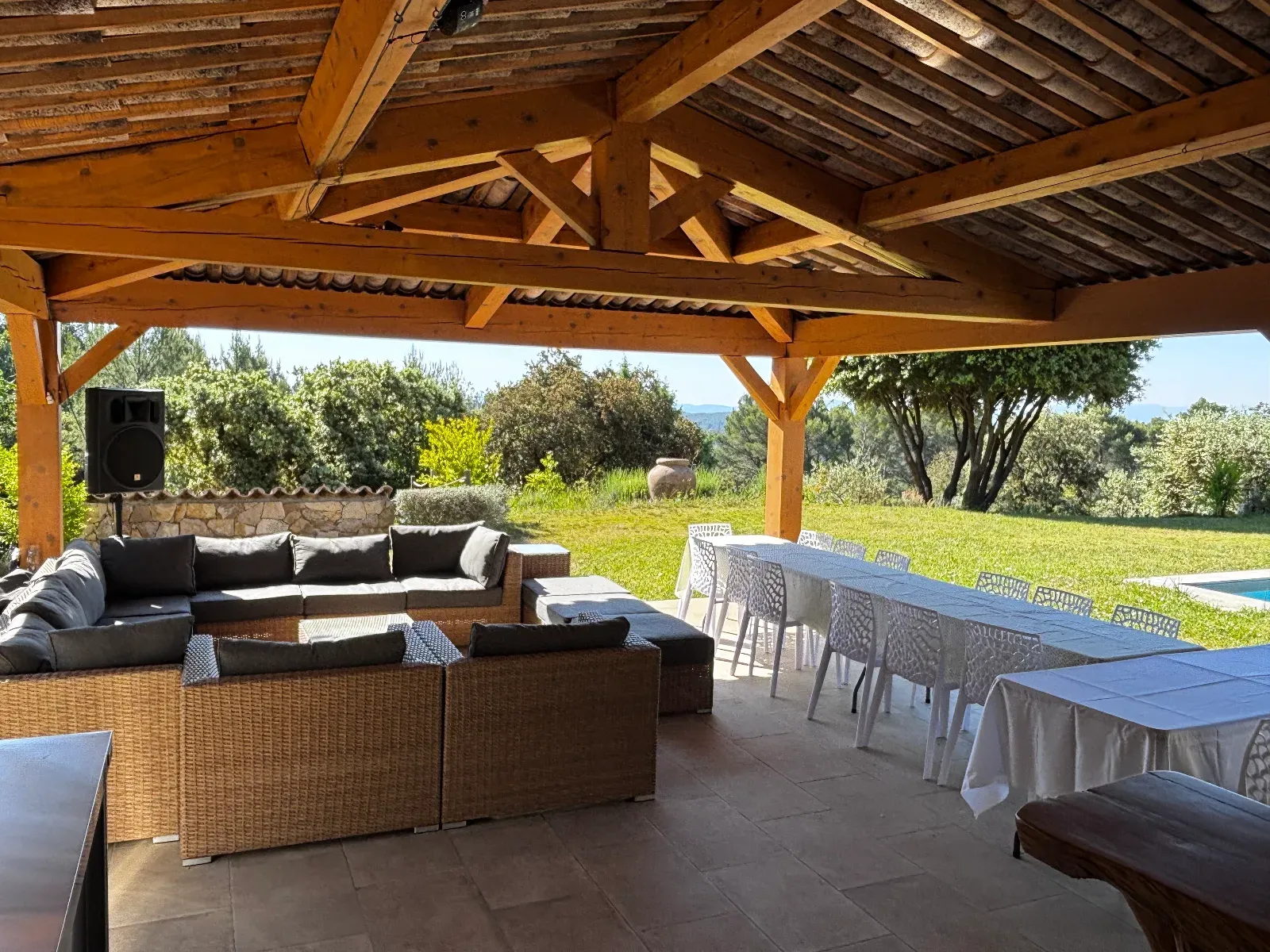 Piscine privée et espace événementiel à Draguignan Idéal pour les séminaires et les fêtes à la journée