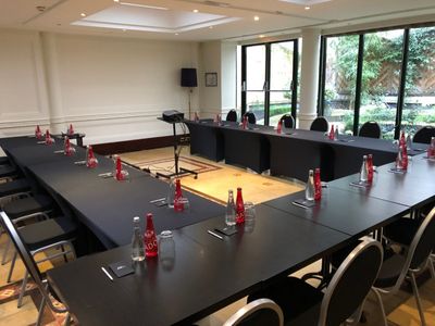 Mosaïque Lounge: Versatile Event Space with Natural Light in Paris