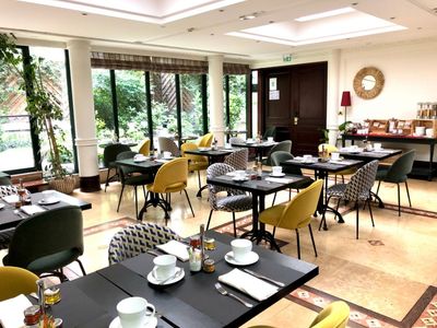 Mosaïque Lounge: Versatile Event Space with Natural Light in Paris