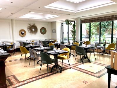 Mosaïque Lounge: Versatile Event Space with Natural Light in Paris