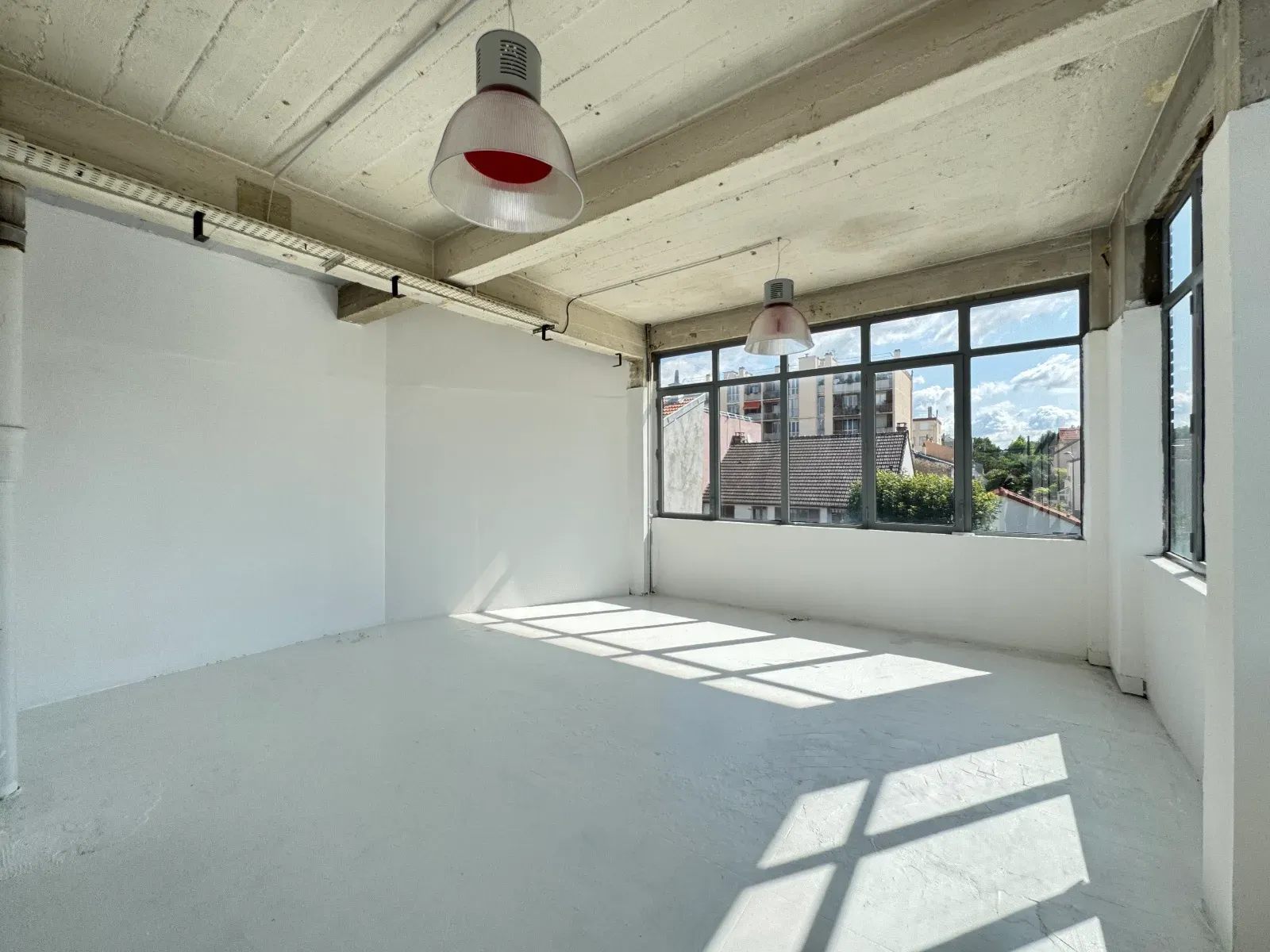 Loft Industriel Lumineux pour Séances Photo & Productions à Alfortville
