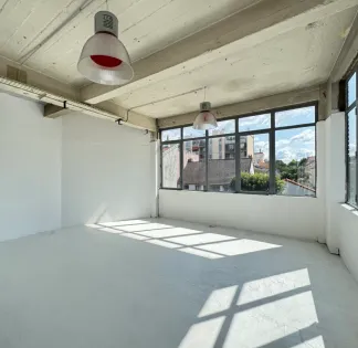 Bright Industrial Loft for Photoshoots & Productions in Alfortville