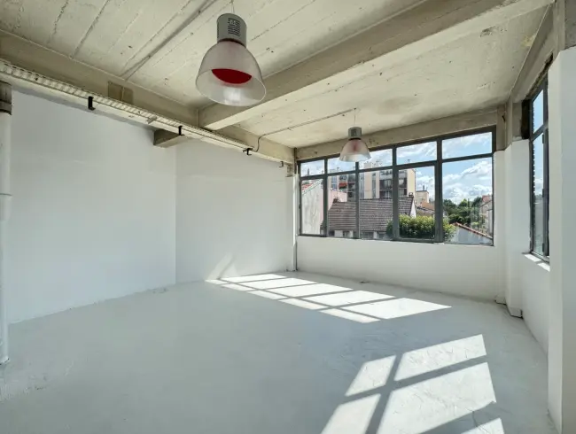 Loft Industriel Lumineux pour Séances Photo & Productions à Alfortville