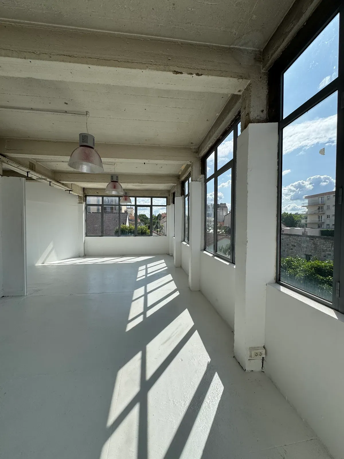 Loft Industriel Lumineux pour Séances Photo & Productions à Alfortville