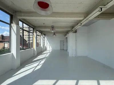 Loft Industriel Lumineux pour Séances Photo & Productions à Alfortville