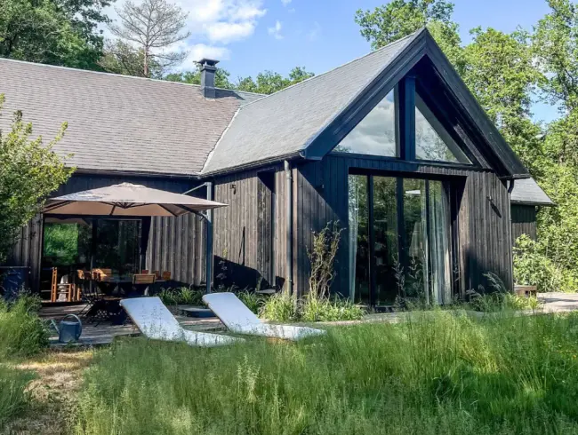 House in the forest of Fontainebleau for Comex and management seminars