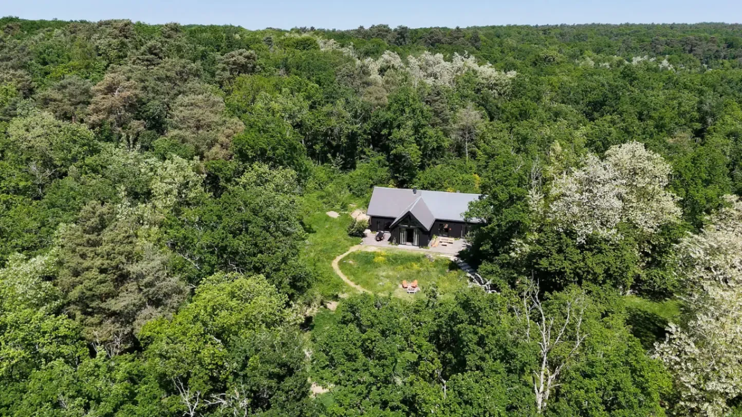House in the forest of Fontainebleau for Comex and management seminars