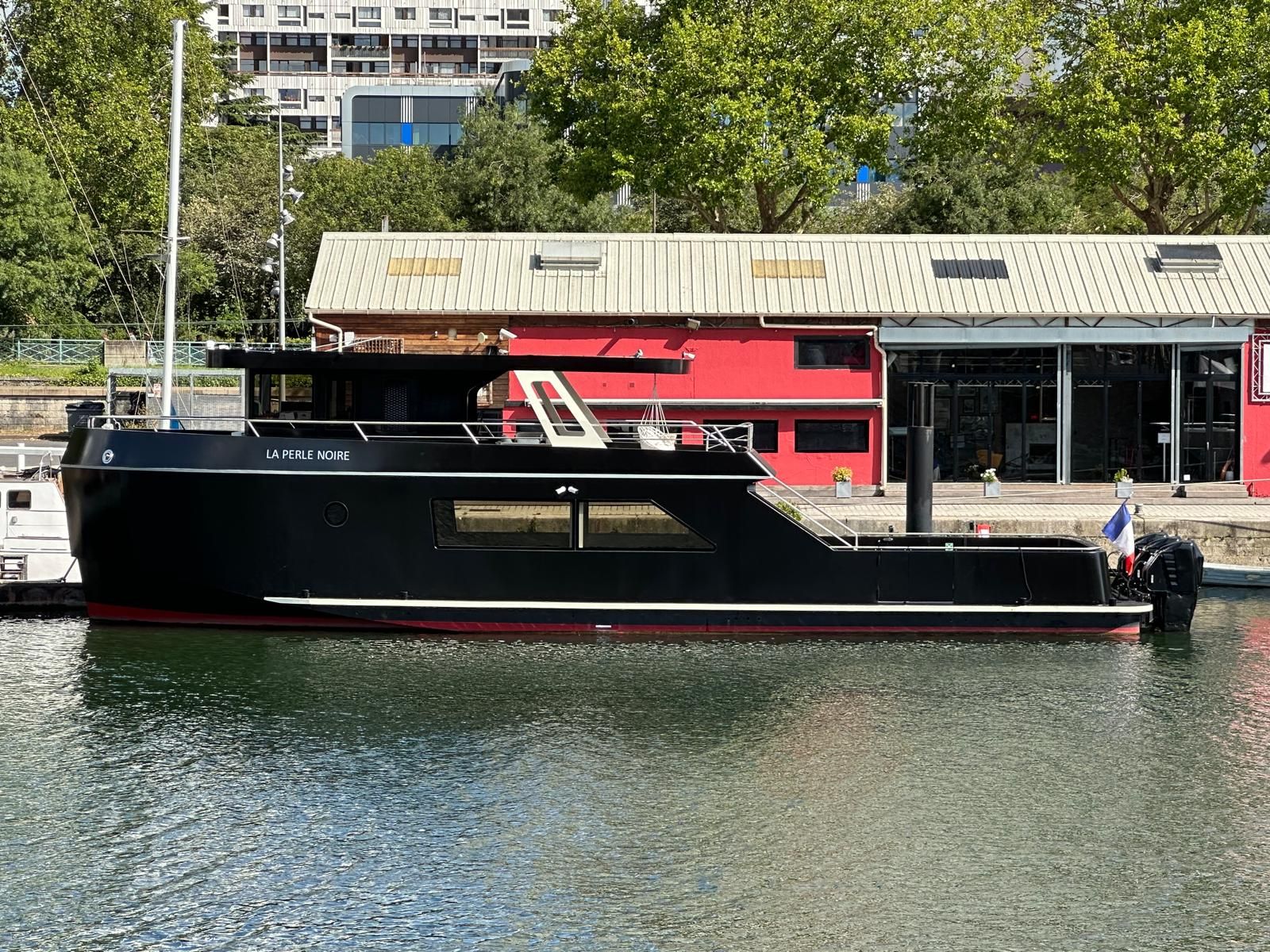 Bateau fluvial électrique zéro émission Événements privés sur la Seine