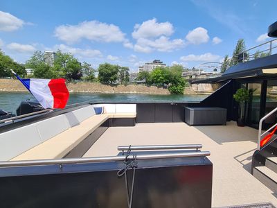 Zero-Emission Electric River Boat Private Events on the Seine