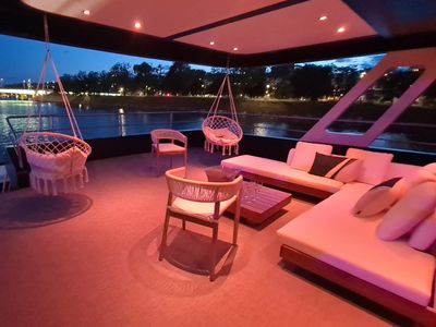 Zero-Emission Electric River Boat Private Events on the Seine