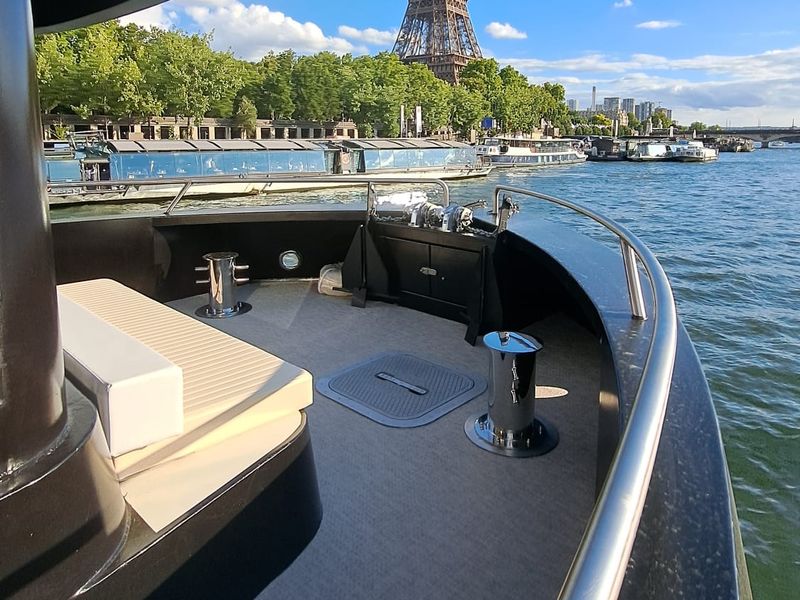 Zero-Emission Electric River Boat Private Events on the Seine