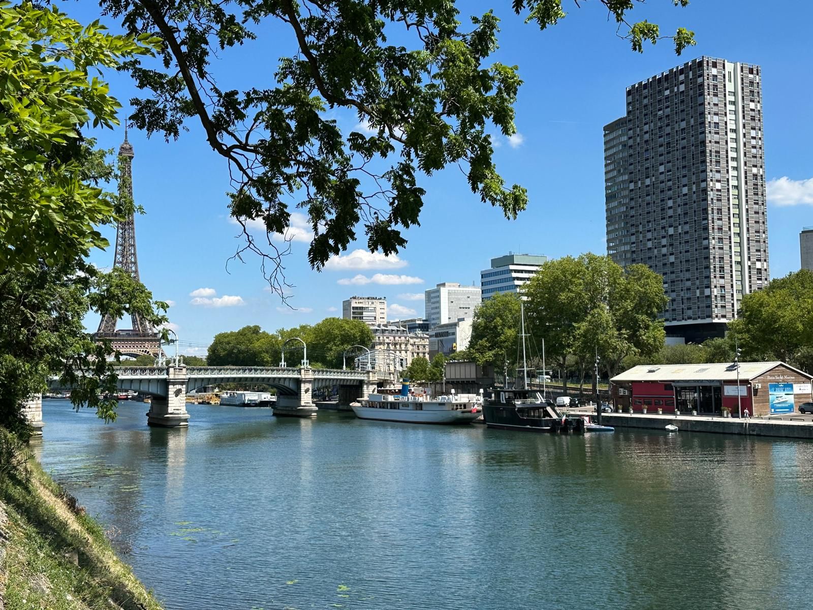 Bateau fluvial électrique zéro émission Événements privés sur la Seine