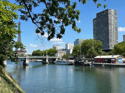 Zero-Emission Electric River Boat Private Events on the Seine