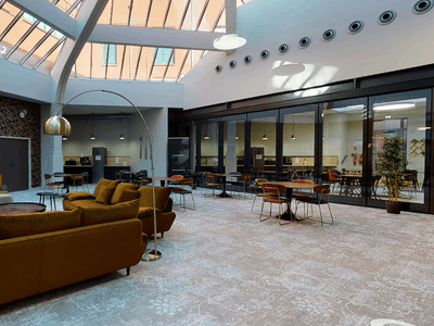 Espace événementiel de 300 m² à Nice | Toit en verre & Lumière naturelle