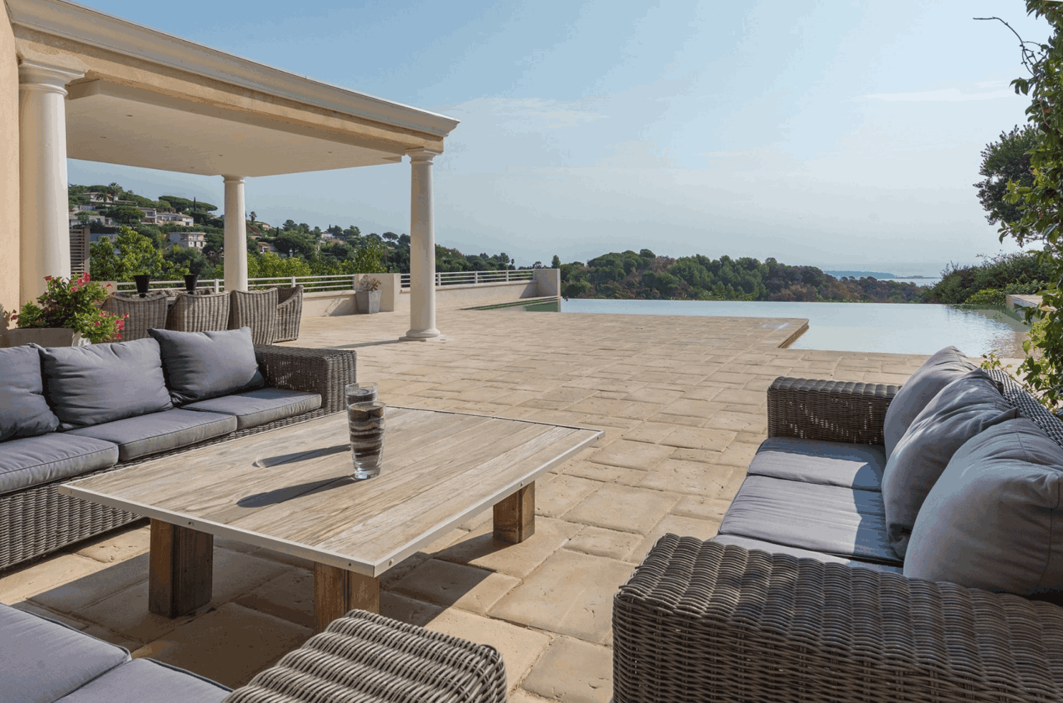 Villa d'exception dans les collines