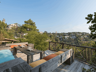 Exceptional Villa in the Hills