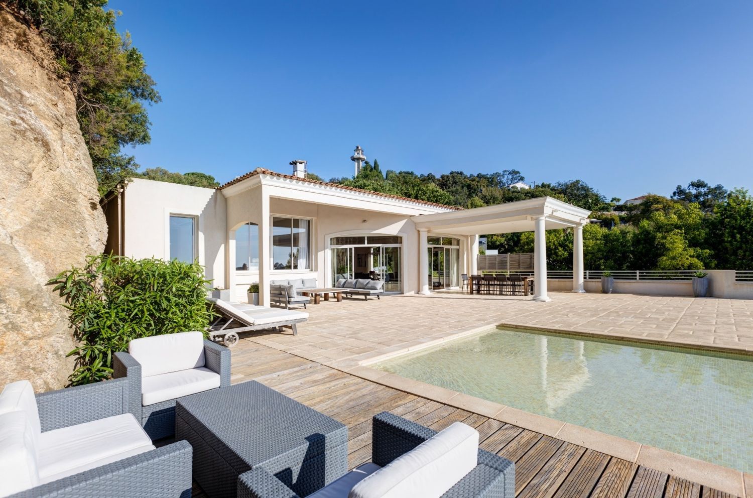 Exceptional Cannes Villa with Sea Views for High-End Events