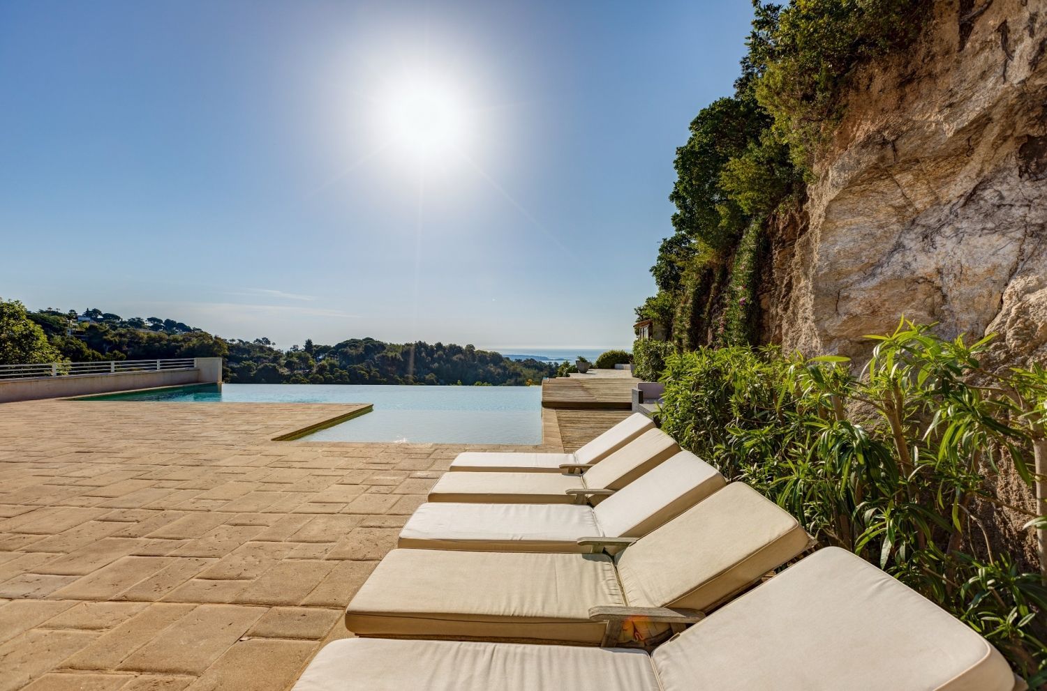 Exceptional Cannes Villa with Sea Views for High-End Events