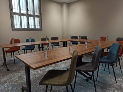 Bright & Confidential Meeting Room in Nice